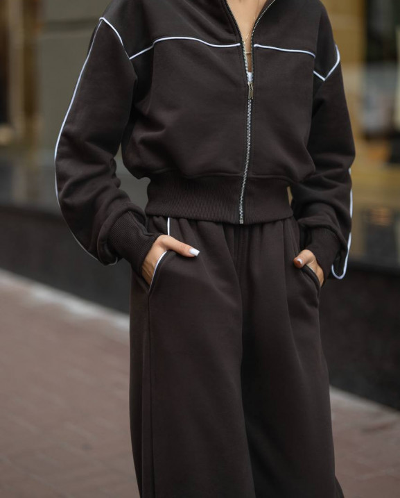 55 Костюм із трьохнитки з кантом